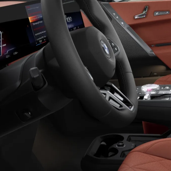 Vue intérieure du BMW iX, sellerie cuir et ambiance lumineuse